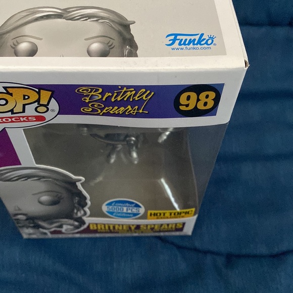 Britney Spears Metallic Limited Edition 5,000 Pieces Funko Pop - Picture 4 of 10
